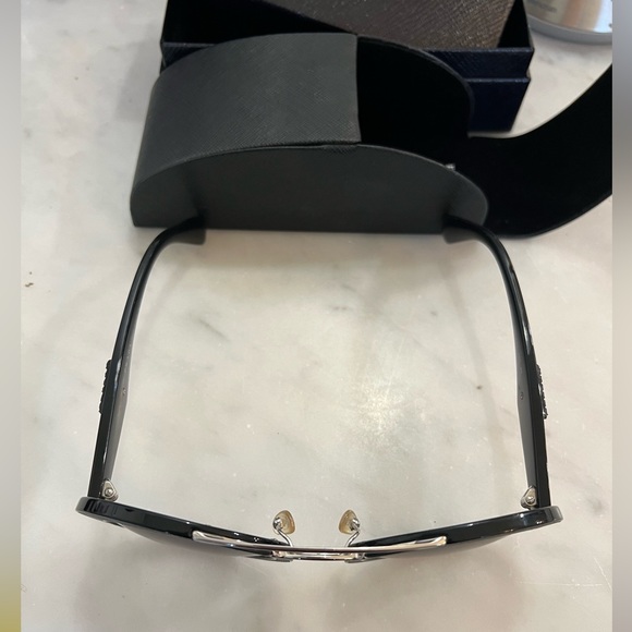 Prada sunglasses - Picture 6 of 9